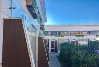 Хостелы ASU HOSTEL TBILISI Тбилиси Улучшенный двухместный номер с 1 кроватью или 2 отдельными кроватями и видом на сад-2